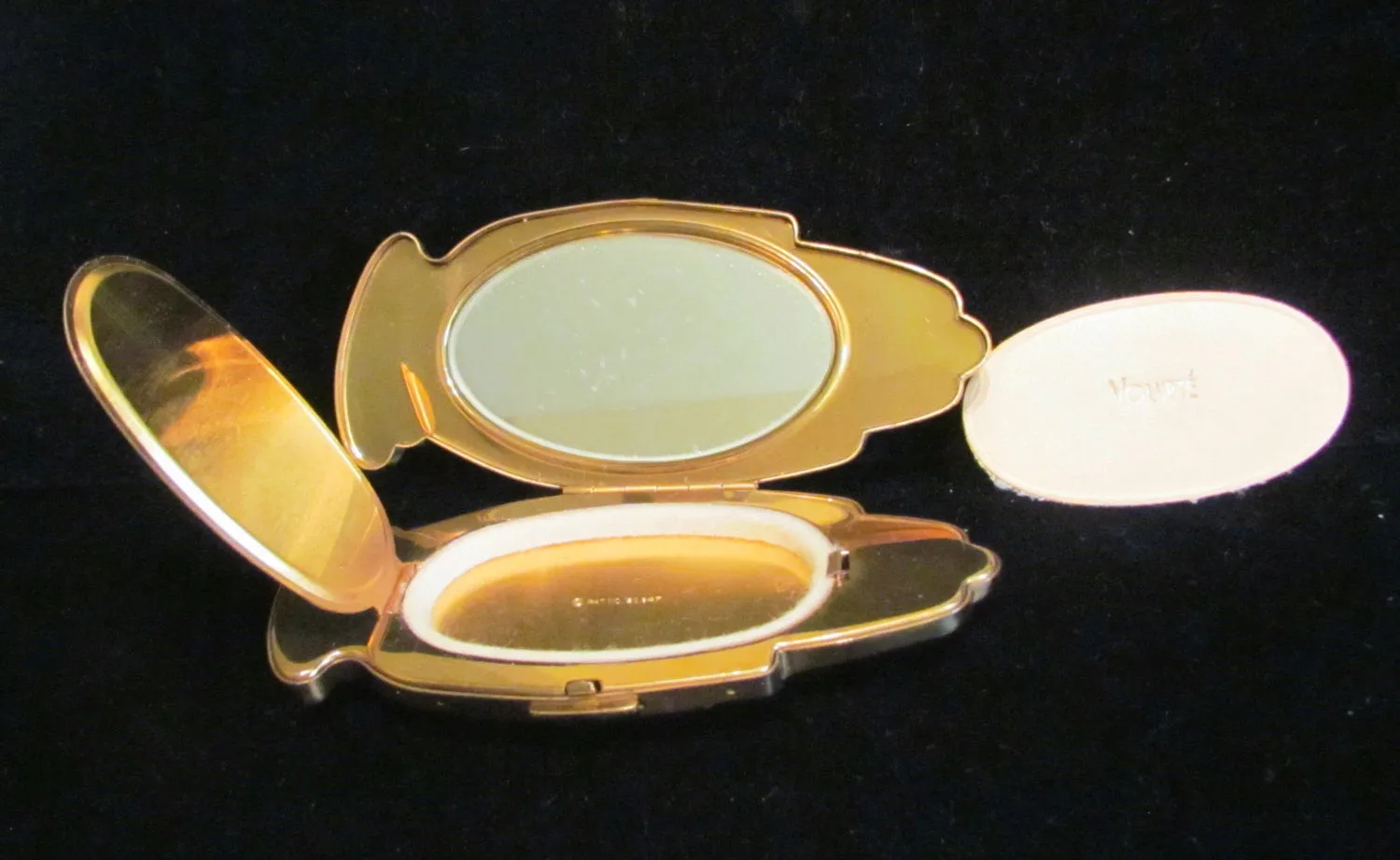 1940s Volupte Golden Gesture Hand Compact Rhinestone Engagement Ring Pouch Original Box Unused Rare