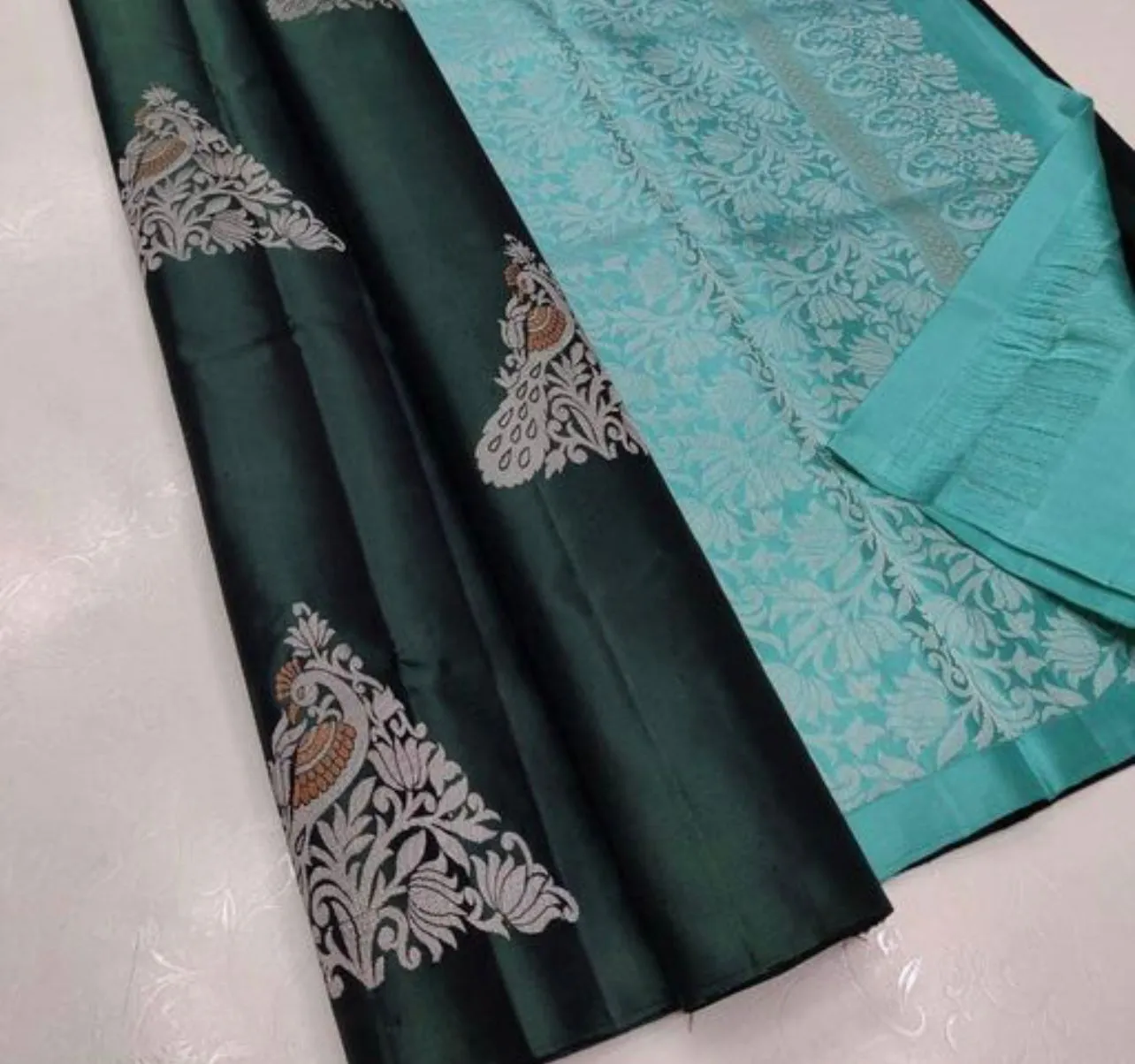 Confounding Green Soft Silk Saree With Sumptuous Blouse Piece