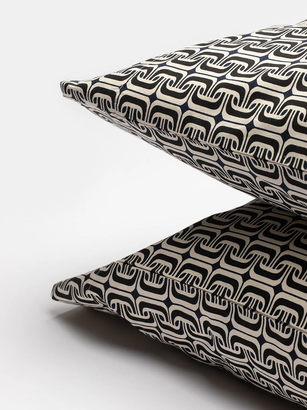 Cotton Pillowcase Pair in 1965 Natural/Black/Navy