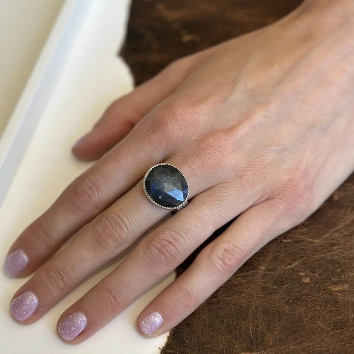 Deep Blue Labradorite East-West Ring on Scallop Pattern Band