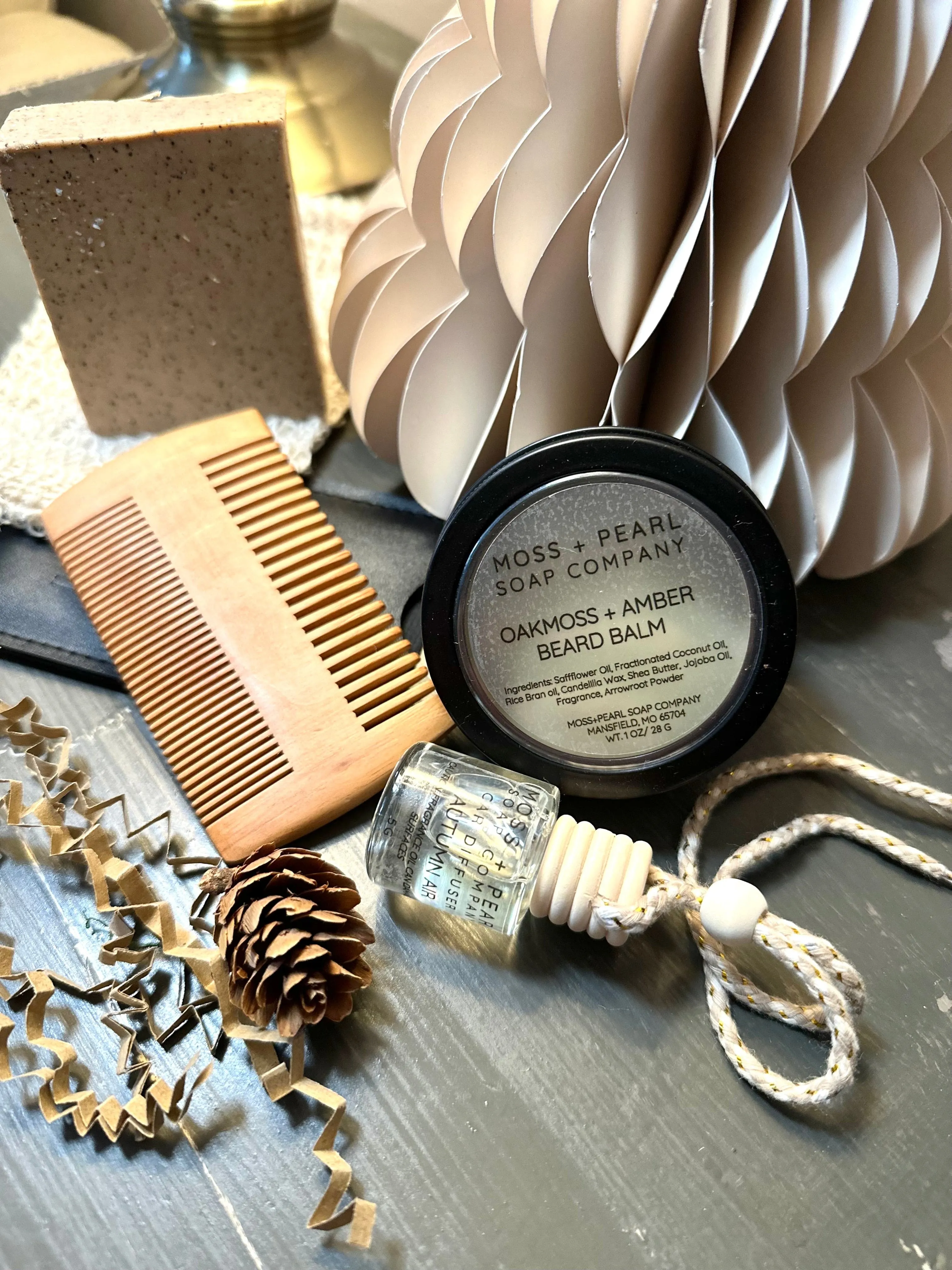 Eco-conscious Bearded Men's Grooming Set!