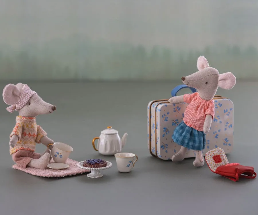 Furniture For Mouse - Afternoon Treat - Blue Madelaine