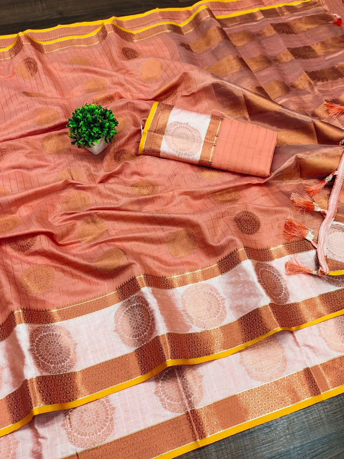 Incredible Peach Cotton Silk Saree With Resplendent Blouse Piece