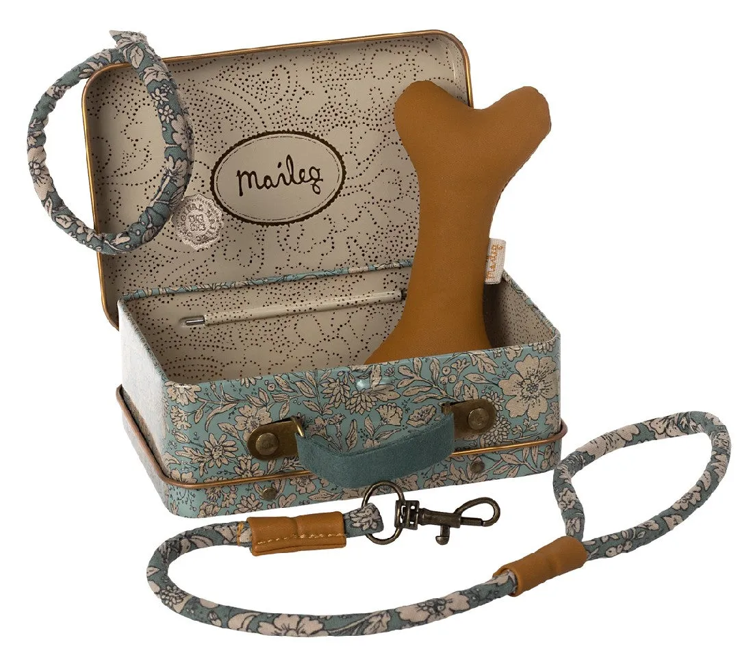 MAILEG - DOG PLUSH: ACCESSORIES IN A TIN BLUE