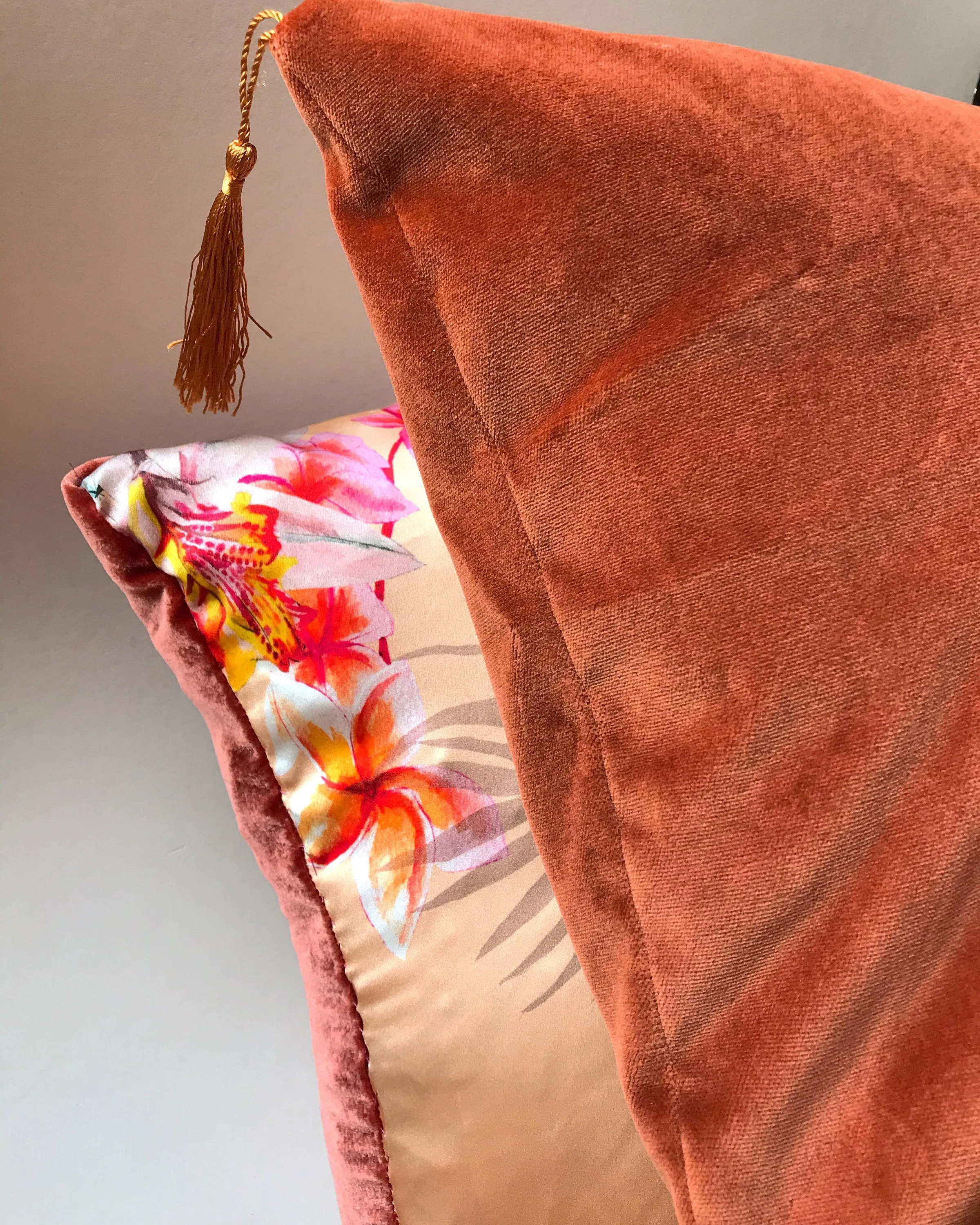 Velvet Cushion 'Flow' in Rust colour with gold tassels, rectangular shape and feather filling