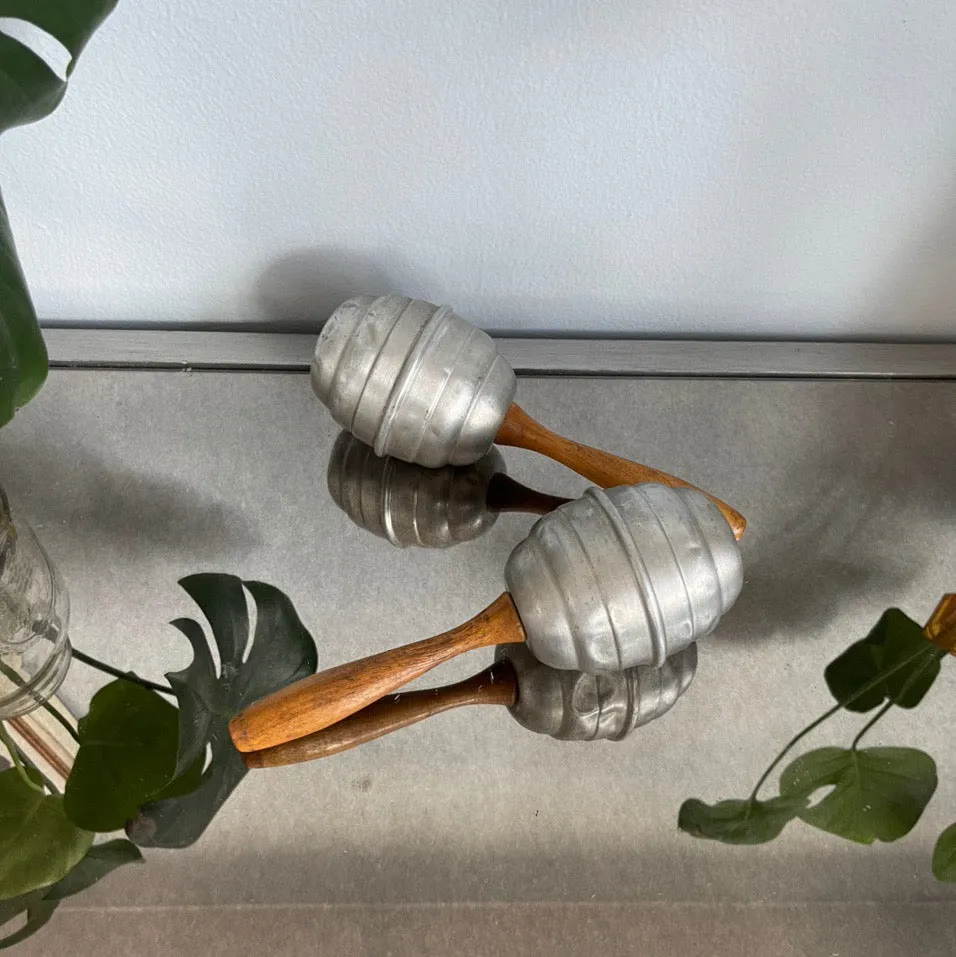 Vintage Metal Maracas